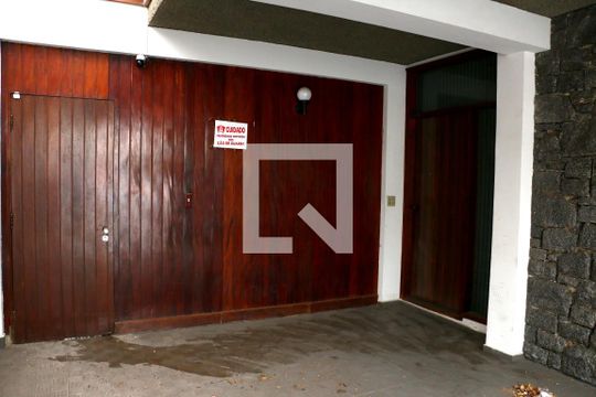 Garagem de casa para alugar com 4 quartos, 740m² em Água Branca, São Paulo