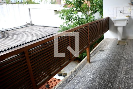 Sacada quarto 1 de casa para alugar com 4 quartos, 740m² em Água Branca, São Paulo