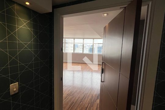 Entrada privativa de apartamento para alugar com 3 quartos, 180m² em Jardim Paulistano, São Paulo