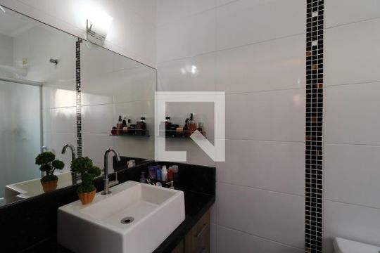 Banheiro da Suíte de apartamento à venda com 2 quartos, 118m² em Vila Helena, Santo André