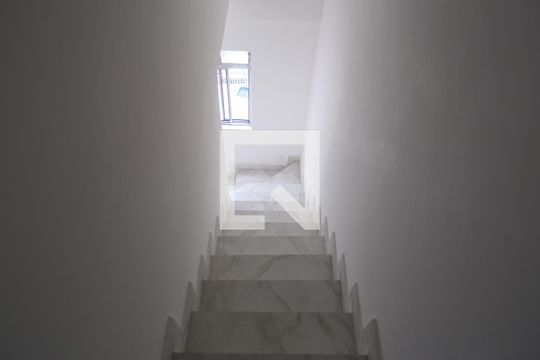 Escada/Quarto Suite de casa à venda com 3 quartos, 220m² em Jardim Taboão, São Paulo