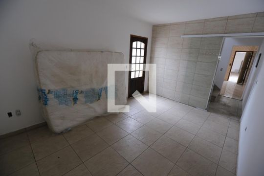 Casa à venda com 3 quartos, 220m² em Jardim Taboão, São Paulo