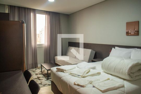 Sala/ quarto de kitnet/studio para alugar com 1 quarto, 28m² em Centro Histórico, Porto Alegre
