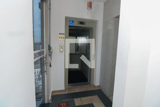 Elevador PCD de apartamento para alugar com 2 quartos, 40m² em Vila Valparaíso, Santo André