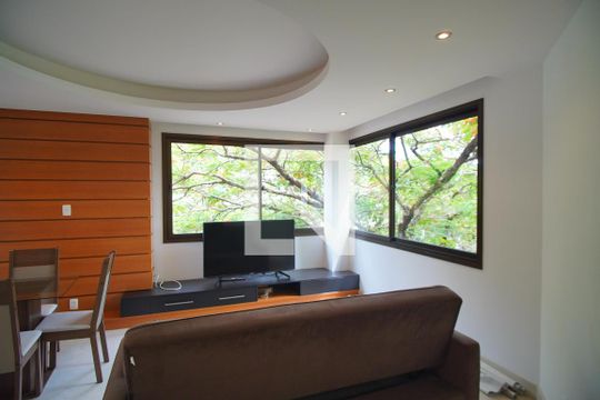 Sala de apartamento para alugar com 1 quarto, 51m² em Três Figueiras, Porto Alegre