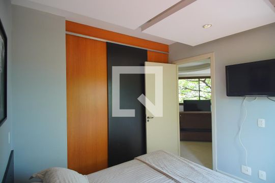 Quarto de apartamento à venda com 1 quarto, 51m² em Três Figueiras, Porto Alegre