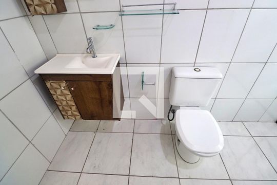Banheiro de apartamento para alugar com 2 quartos, 76m² em Parque das Nações, Santo André