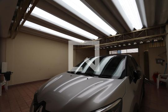 Garagem de casa à venda com 3 quartos, 150m² em Vila California, São Paulo