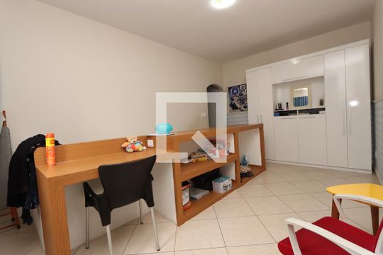 Escritório de casa à venda com 3 quartos, 150m² em Vila California, São Paulo