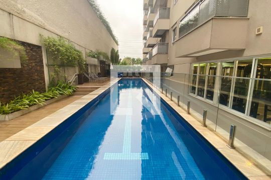 Piscina de apartamento à venda com 1 quarto, 50m² em Alphaville Industrial, Barueri