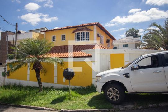 Fachada de casa de condomínio para alugar com 4 quartos, 140m² em Campo Grande, Rio de Janeiro