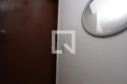 Banheiro de serviço de casa para alugar com 2 quartos, 300m² em Chácara Mafalda, São Paulo