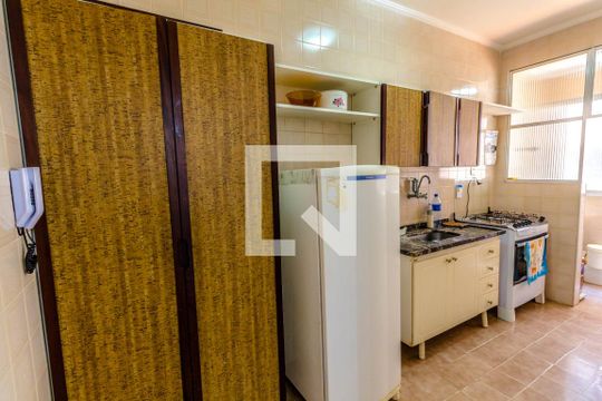 Cozinha de apartamento para alugar com 1 quarto, 55m² em Guilhermina, Praia Grande