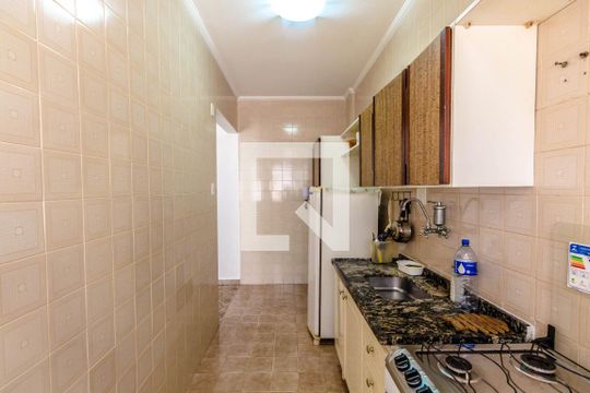 Cozinha de apartamento para alugar com 1 quarto, 55m² em Guilhermina, Praia Grande