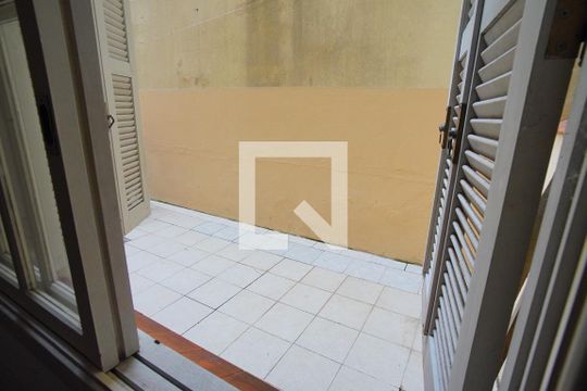 Sala - Vista de apartamento à venda com 2 quartos, 88m² em Floresta, Porto Alegre