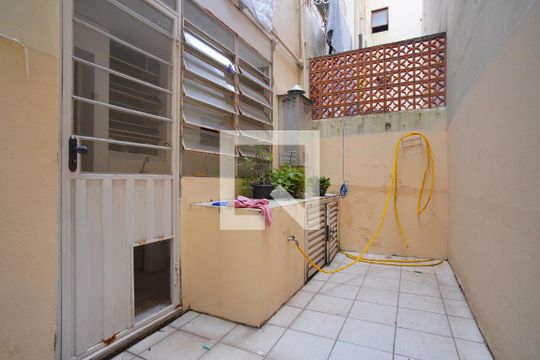Quintal de apartamento à venda com 2 quartos, 88m² em Floresta, Porto Alegre