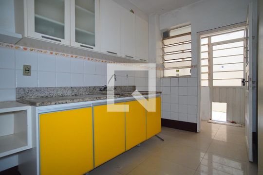 Cozinha de apartamento à venda com 2 quartos, 88m² em Floresta, Porto Alegre