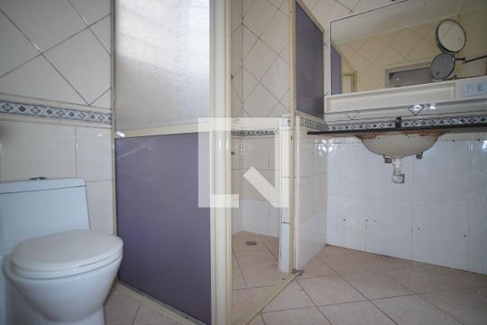 Banheiro Corredor de apartamento à venda com 2 quartos, 88m² em Floresta, Porto Alegre