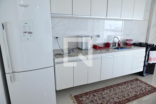Cozinha de apartamento para alugar com 2 quartos, 79m² em Guilhermina, Praia Grande