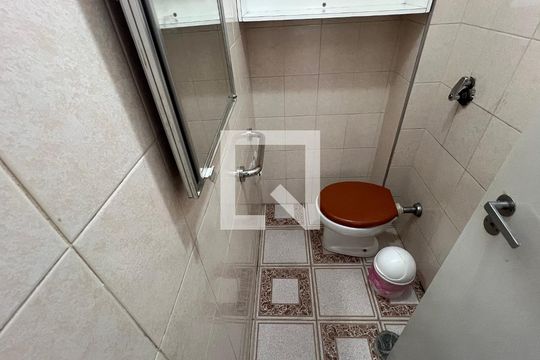 Banheiro de serviço de apartamento para alugar com 2 quartos, 92m² em Pinheiros, São Paulo