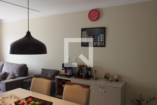 Sala de apartamento à venda com 2 quartos, 64m² em Jardim Tamoio, Jundiaí