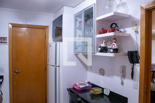 Detalhe da cozinha de apartamento para alugar com 4 quartos, 110m² em Setor Bueno, Goiânia