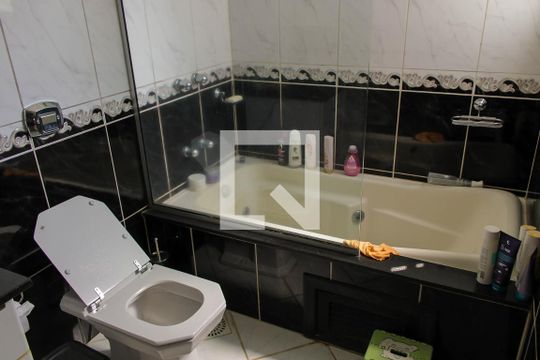Banheiro da Suíte de casa à venda com 3 quartos, 212m² em Mauá, Novo Hamburgo