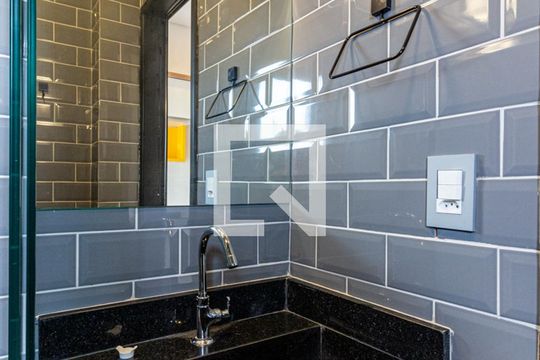 Banheiro - Pia de kitnet/studio para alugar com 1 quarto, 13m² em Campos Elíseos, São Paulo