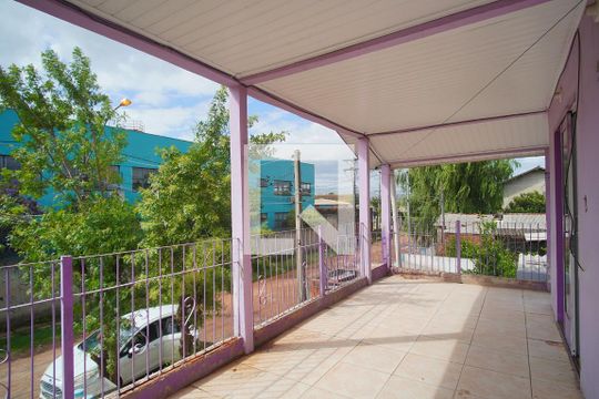 Varanda  de casa à venda com 4 quartos, 250m² em Santos Dumont, São Leopoldo