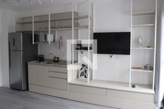 Cozinha de kitnet/studio para alugar com 1 quarto, 27m² em Pinheiros, São Paulo