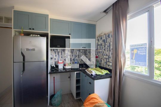 Placa na Janela de apartamento para alugar com 2 quartos, 40m² em Itaquera, São Paulo