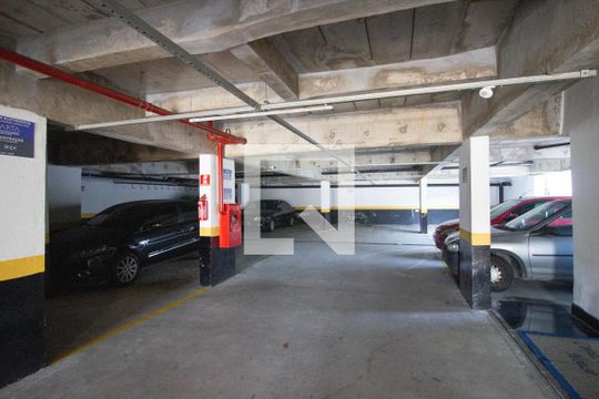 Garagem de apartamento para alugar com 2 quartos, 40m² em Itaquera, São Paulo