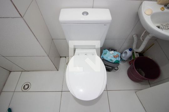 Banheiro de apartamento para alugar com 2 quartos, 40m² em Itaquera, São Paulo