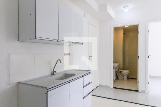 Cozinha de apartamento para alugar com 2 quartos, 35m² em Jardim Promissão, São Paulo