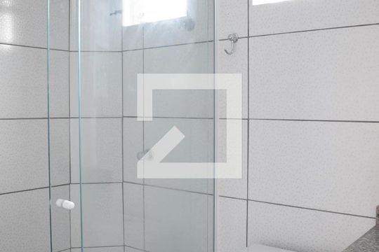 Banheiro de kitnet/studio para alugar com 1 quarto, 35m² em Pilarzinho, Curitiba