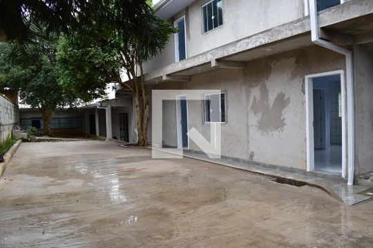 Quintal de kitnet/studio para alugar com 1 quarto, 35m² em Pilarzinho, Curitiba