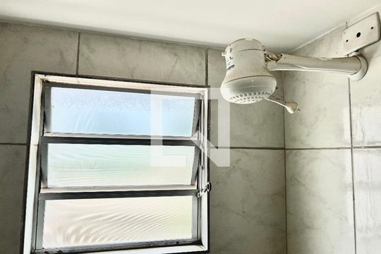 Banheiro de apartamento à venda com 2 quartos, 45m² em Kennedy, Contagem