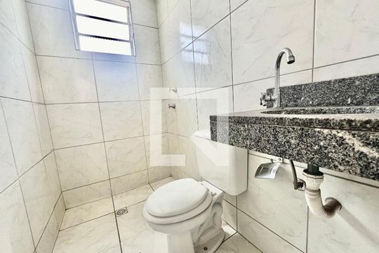 Banheiro de apartamento à venda com 2 quartos, 45m² em Kennedy, Contagem