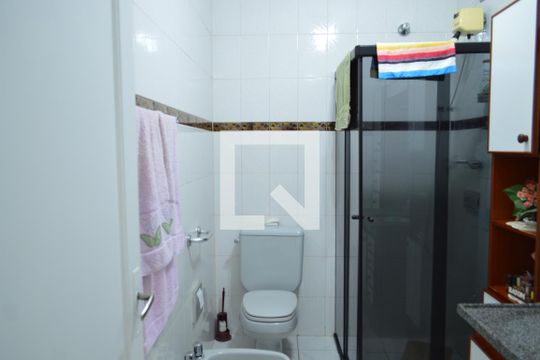 Banheiro de casa à venda com 3 quartos, 133m² em Vila Firmiano Pinto, São Paulo