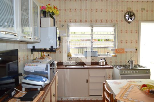 Cozinha de casa à venda com 3 quartos, 133m² em Vila Firmiano Pinto, São Paulo