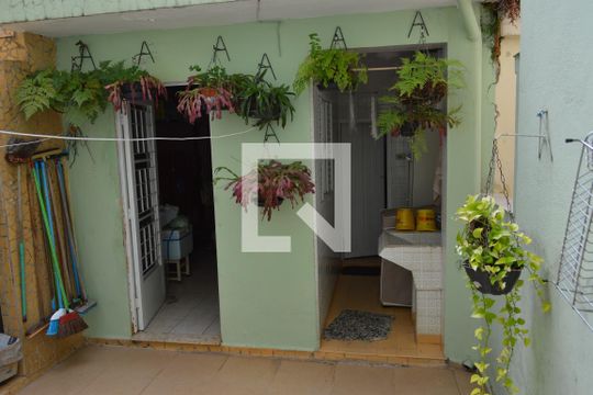 Area Externa de casa à venda com 3 quartos, 133m² em Vila Firmiano Pinto, São Paulo