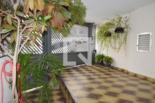 Garagem de casa à venda com 3 quartos, 133m² em Vila Firmiano Pinto, São Paulo