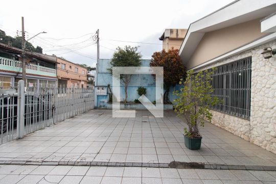 Garagem de casa à venda com 8 quartos, 400m² em Vila Nilo, São Paulo