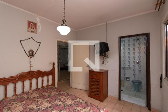 Quarto Suíte de casa para alugar com 8 quartos, 400m² em Vila Nilo, São Paulo