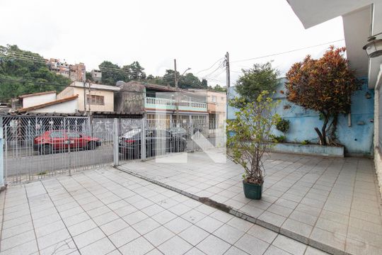 Garagem de casa à venda com 8 quartos, 400m² em Vila Nilo, São Paulo