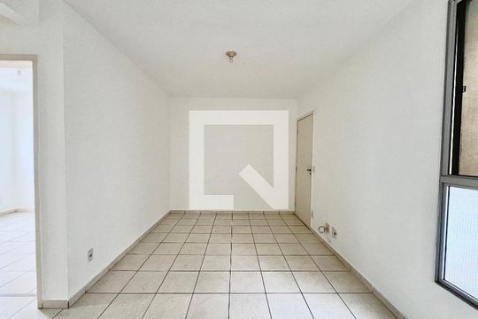 Sala de apartamento para alugar com 2 quartos, 45m² em Cabral, Contagem