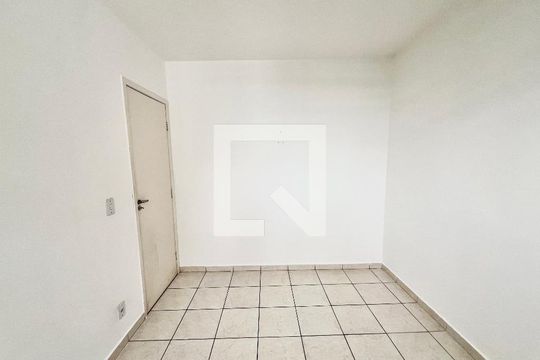 Quarto 2 de apartamento para alugar com 2 quartos, 45m² em Cabral, Contagem