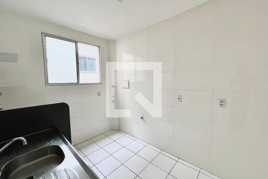 Cozinha de apartamento para alugar com 2 quartos, 45m² em Cabral, Contagem
