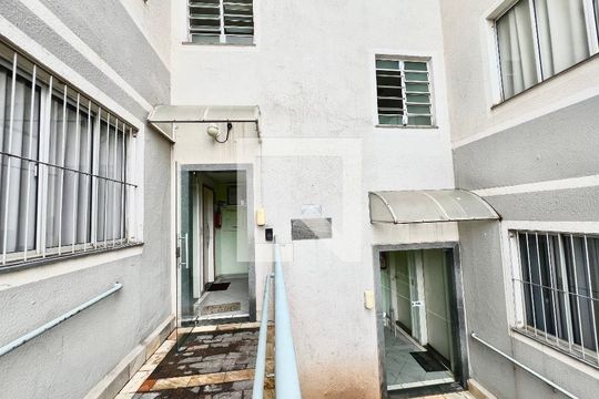Área comum de apartamento para alugar com 2 quartos, 45m² em Cabral, Contagem