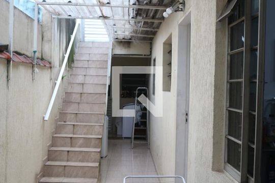 Quintal de casa para alugar com 1 quarto, 28m² em Santo Antônio, São Caetano do Sul